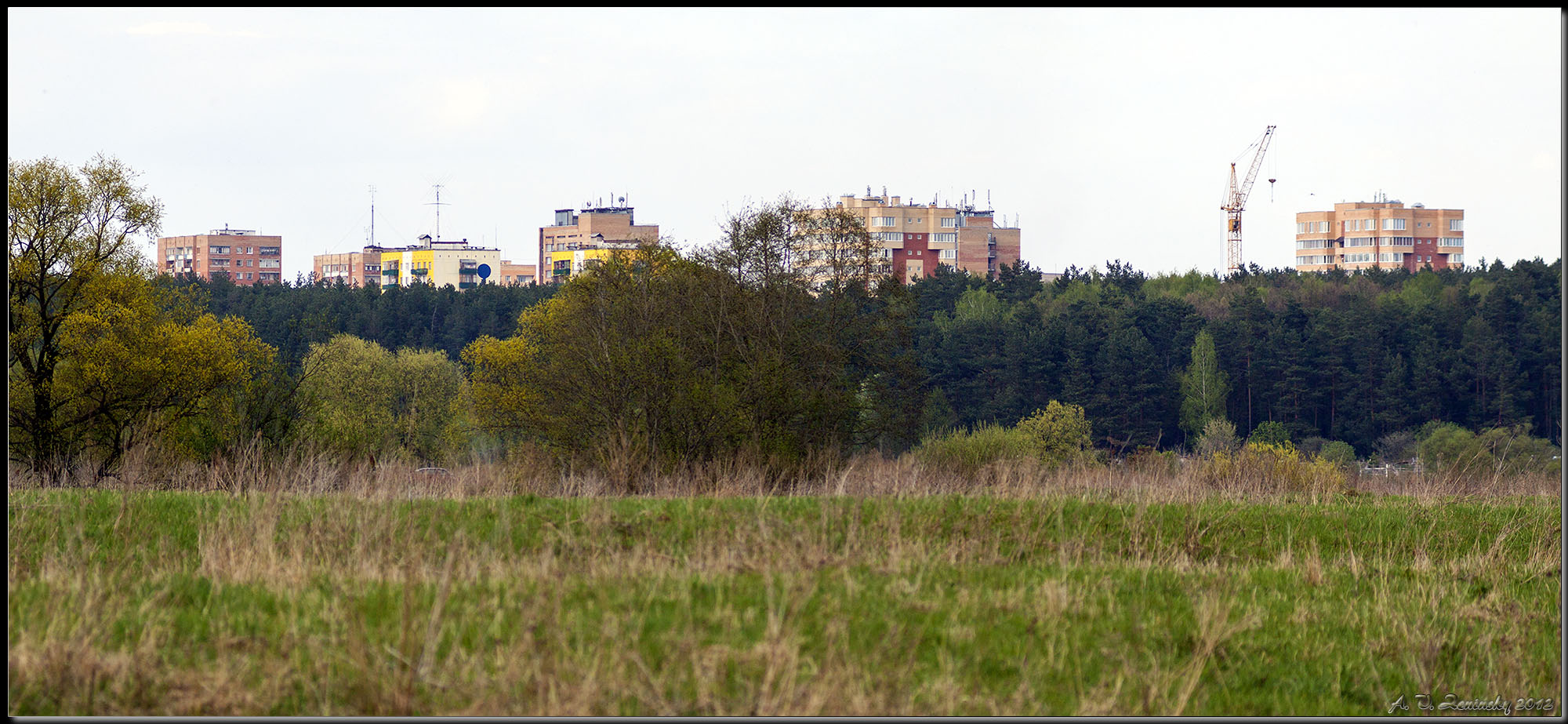 photo "There, beyond the fields, beyond the forests ..." tags: nature, landscape, architecture, Europe, building, forest, meadow, spring