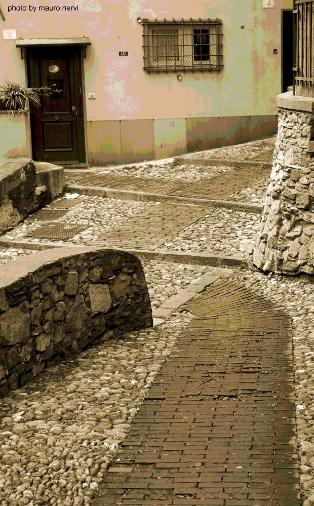 photo "Genoa, historical centre" tags: street, 