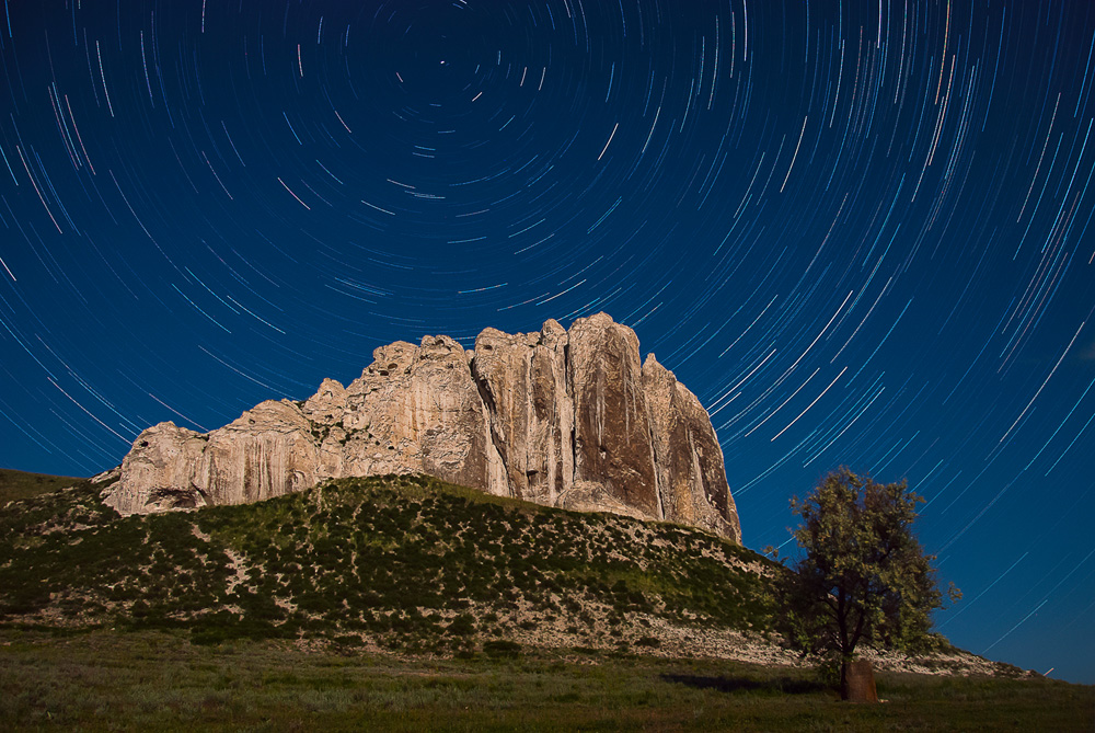 photo "***" tags: , mountains, night, spring, звезды, скала