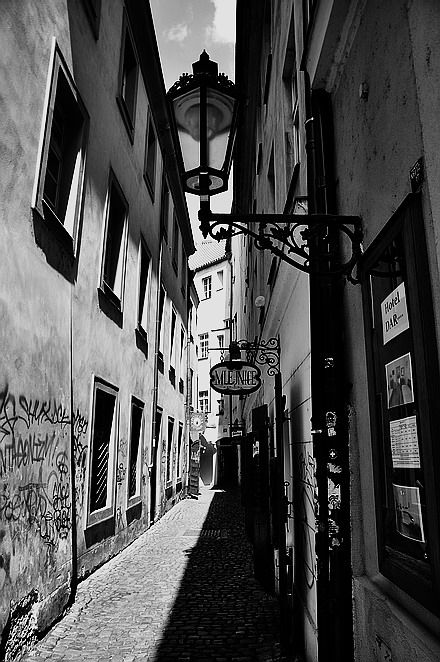 photo "Улочка-2" tags: black&white, Prag, Prague, Praha