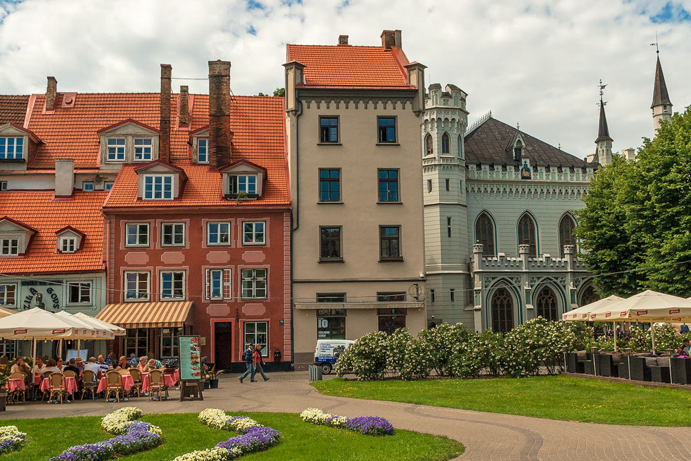 photo "***" tags: city, architecture, building, sky, строения