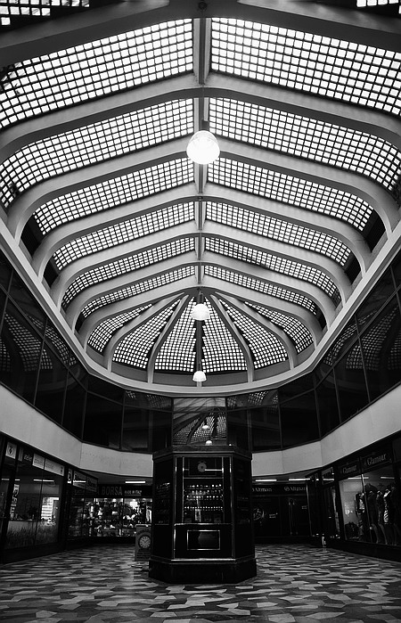 photo "Пассаж" tags: black&white, Prag, Prague, Praha