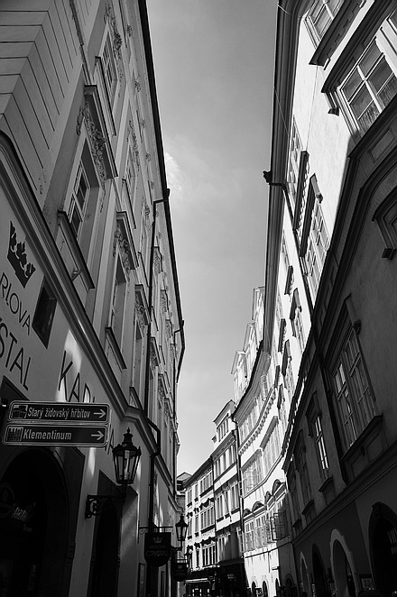 photo "Улица и дома" tags: black&white, Prag, Prague, Praha
