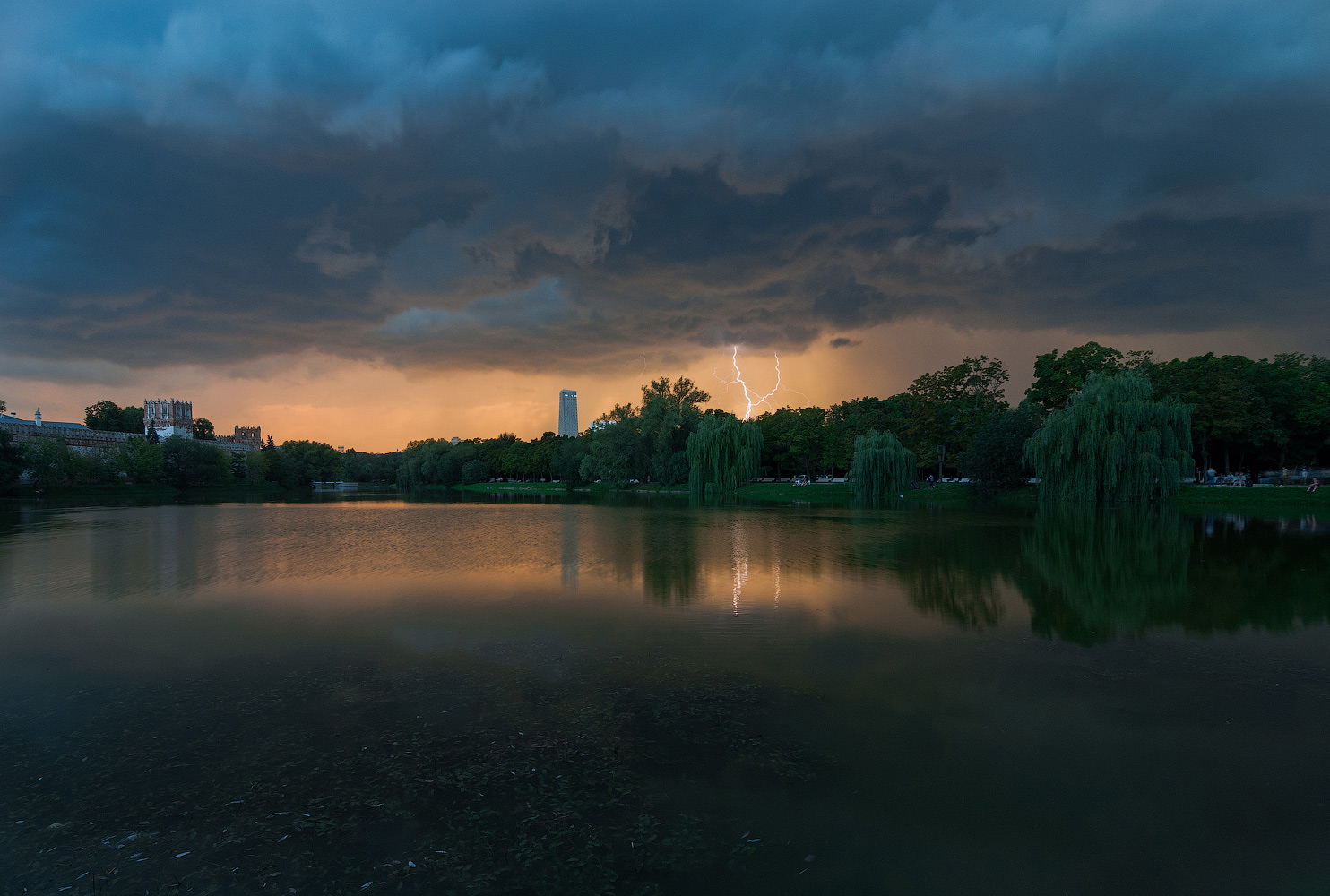 photo "***" tags: landscape, city, Moscow, clouds, forest, lake, water