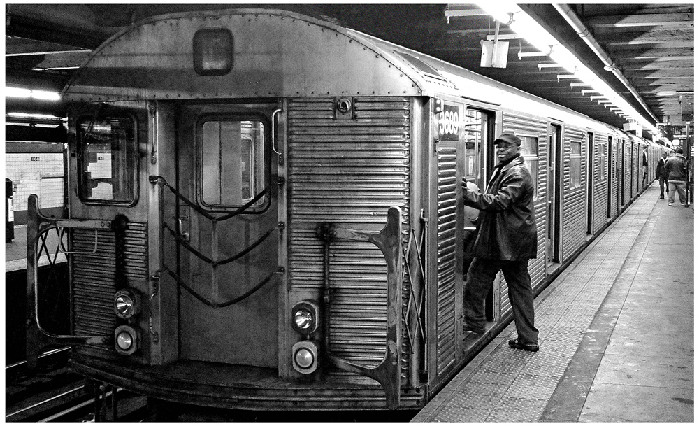 photo "The last car" tags: black&white, street, New York City