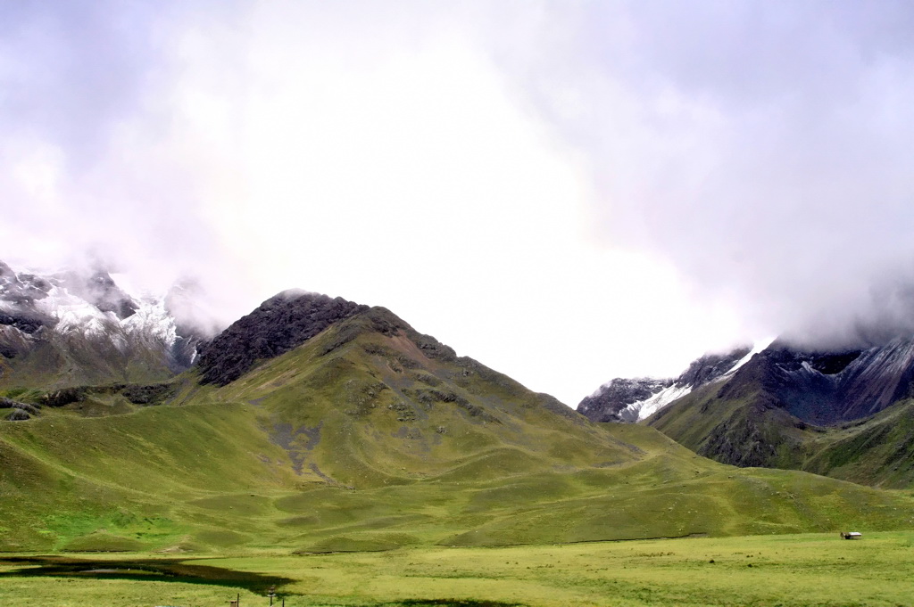 фото "безымянный отрог, Анды, Перу." метки: пейзаж, природа, путешествия, Южная Америка, горы, дома, луг