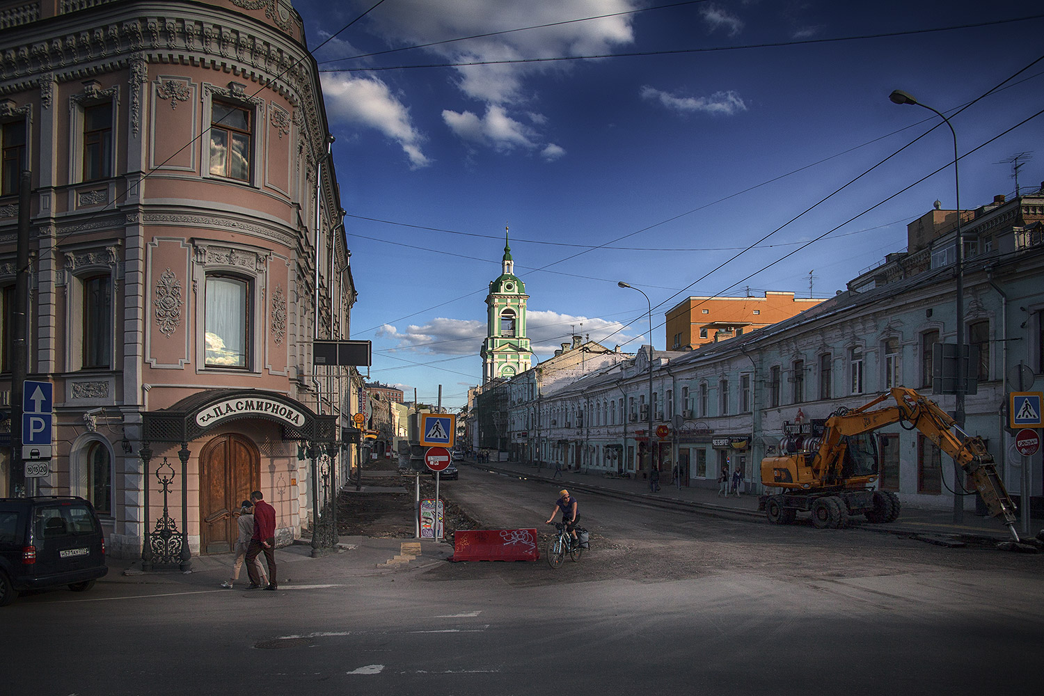 photo "***" tags: street, architecture, city, Moscow, summer, улочка