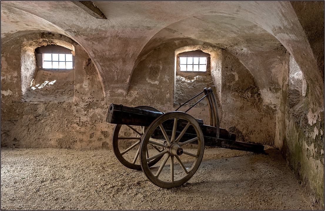 photo "Last defender bastion" tags: interior, technics, old-time, 