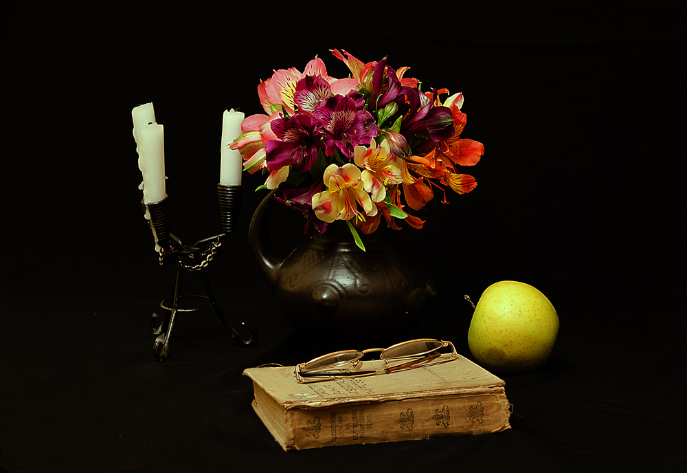 photo "***" tags: still life, flowers, книга, свечи, яблоко