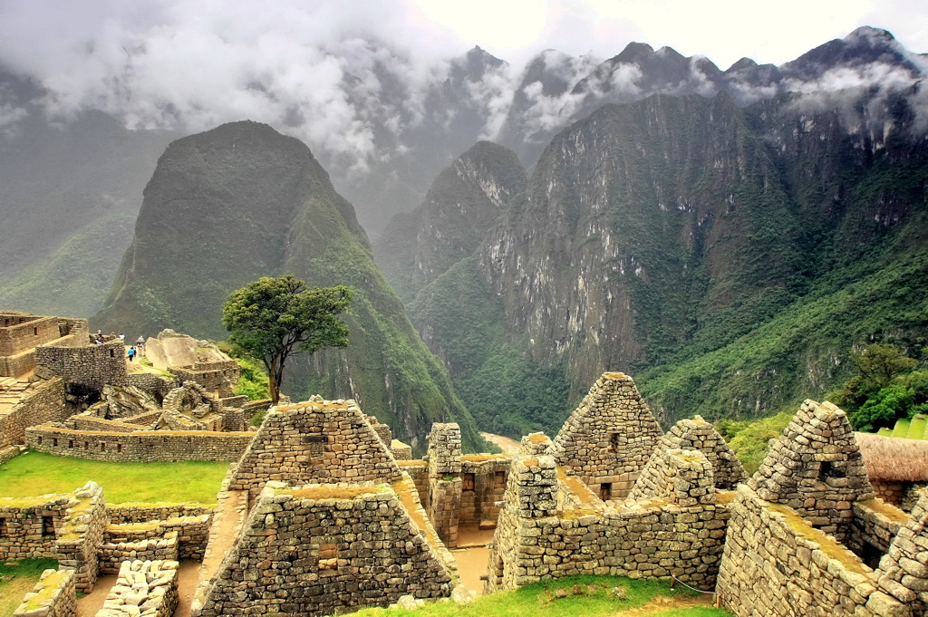 фото "храм ягуара в Мачу-Пикчу" метки: пейзаж, природа, путешествия, Южная Америка, горы, дома, облака