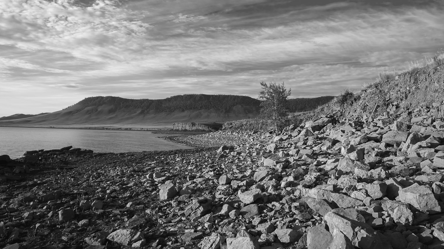 фото "На каменистом берегу... ." метки: черно-белые, пейзаж, природа, 