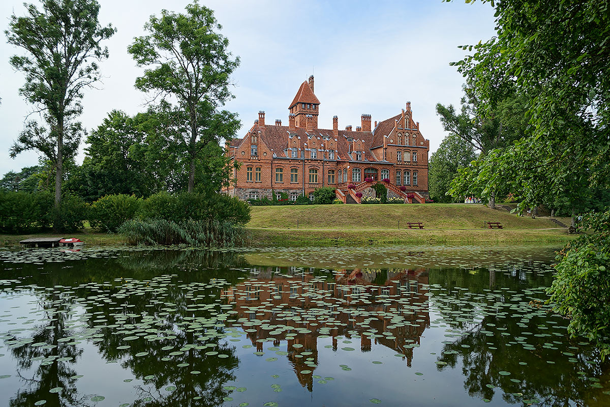 photo "Замок Яунмоку" tags: architecture, travel, lake, pond, summer, замок