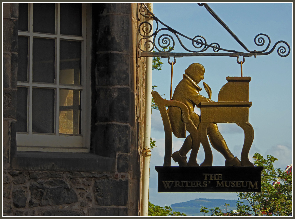 photo "Airy workplace" tags: travel, architecture, street, Edinburgh