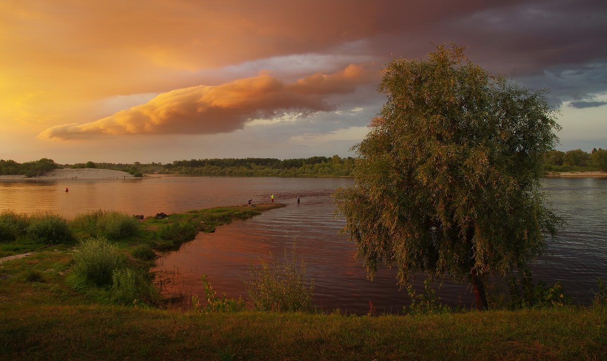 photo "***" tags: landscape, clouds, evening, river, sky, рыбак