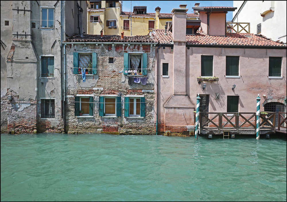 photo "Venetian green" tags: fragment, architecture, city, Venice