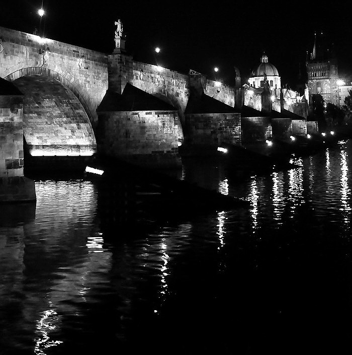 photo "Hочной Карлов мост и башни" tags: black&white, Prag, Prague, Praha