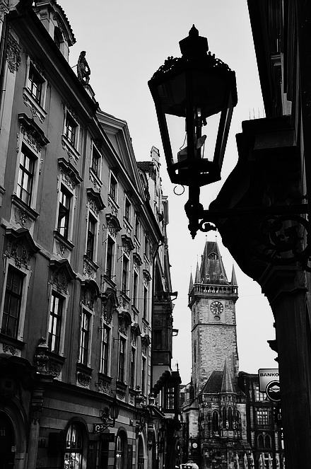 photo "Дом, башня и фонарь" tags: black&white, Prag, Prague, Praha