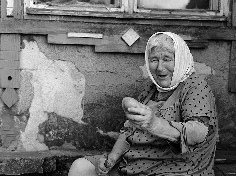 фото "Бабушка и картошка" метки: жанр, портрет, черно-белые, 