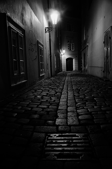 photo "Hочная улочка-28" tags: black&white, Prag, Prague, Praha