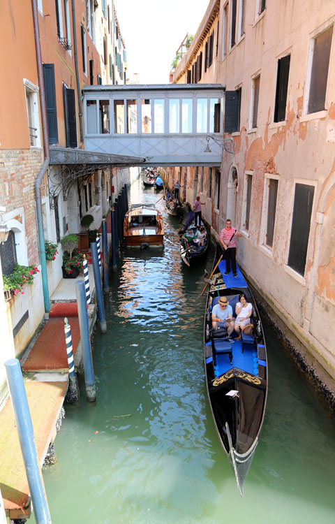 фото "Венецианские каналы" метки: путешествия, город, Венеция, гондола, канал