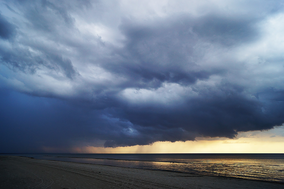 photo "***" tags: landscape, nature, beach, clouds, rain, sea, sky, water, тучи