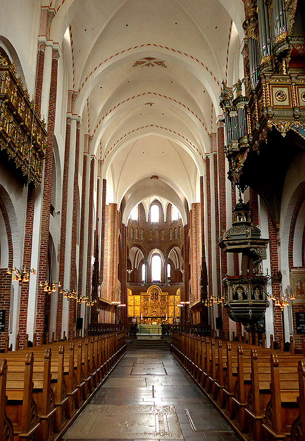 photo "Roskilde Cathedral" tags: architecture, still life, reporting, 