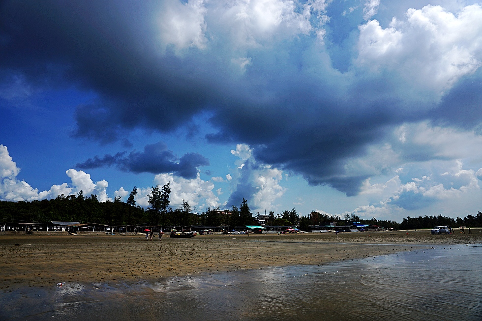 photo "hot summer 3" tags: nature, landscape, still life, Asia, clouds, summer, sunset, water