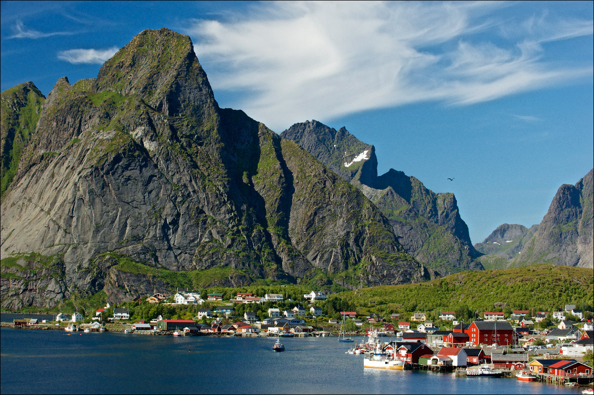 photo "Lofoten" tags: landscape, travel, Lofoten Islands, boats, clouds, mountains, Лофотены, корабли, поселок, фьорд