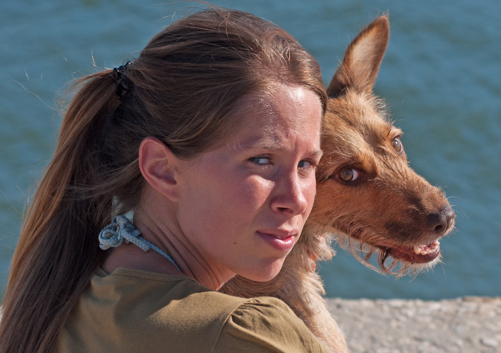 photo "Looks" tags: portrait, city, street, Belem, Europe, Lisbon, animals, beauty, expression, face, girl, people, portugal, woman