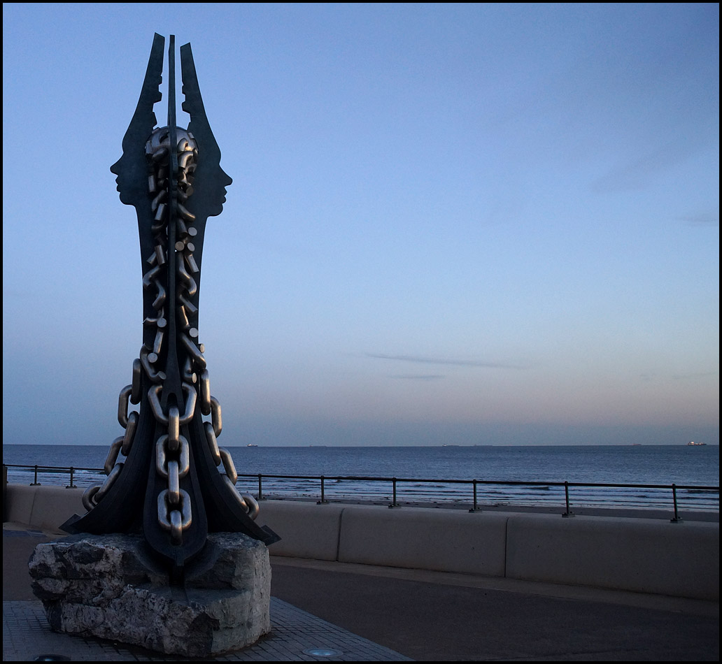 photo "Redcar... Art by the sea..." tags: nature, fragment, 