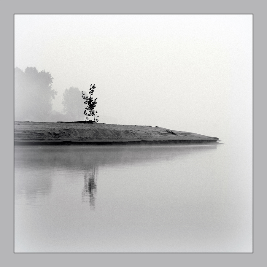 photo "***" tags: landscape, black&white, nature, coast, summer, water, пасмурно