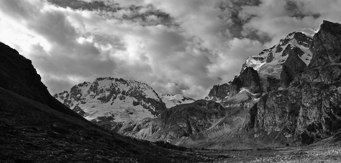 photo "***" tags: landscape, black&white, travel, morning, mountains, snow, summer, Кавказ