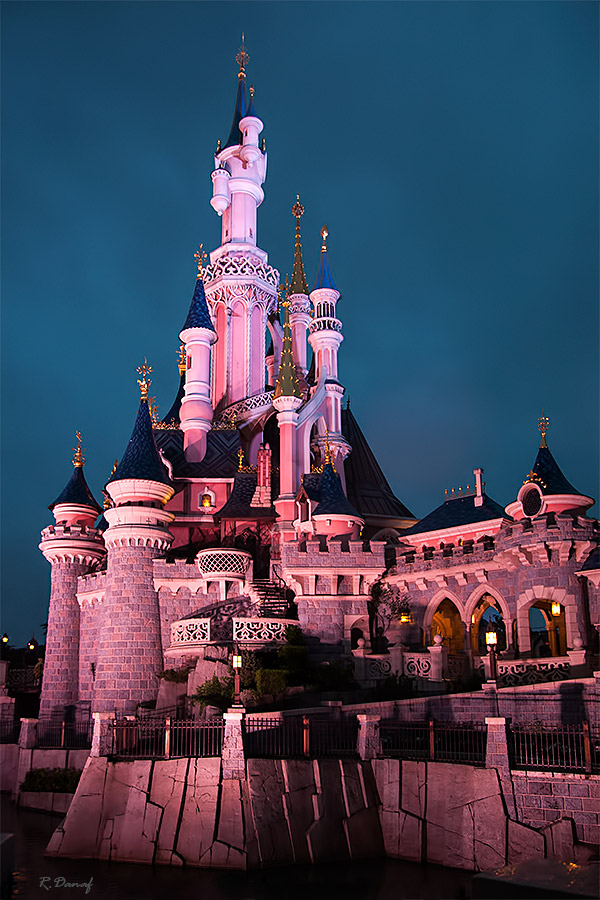 photo "Disney by night" tags: architecture, 