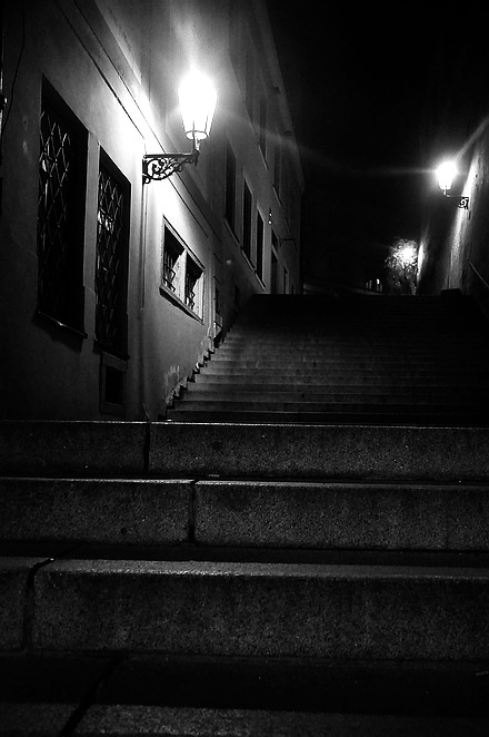 photo "Hочные фонари и сходы" tags: black&white, Prag, Prague, Praha
