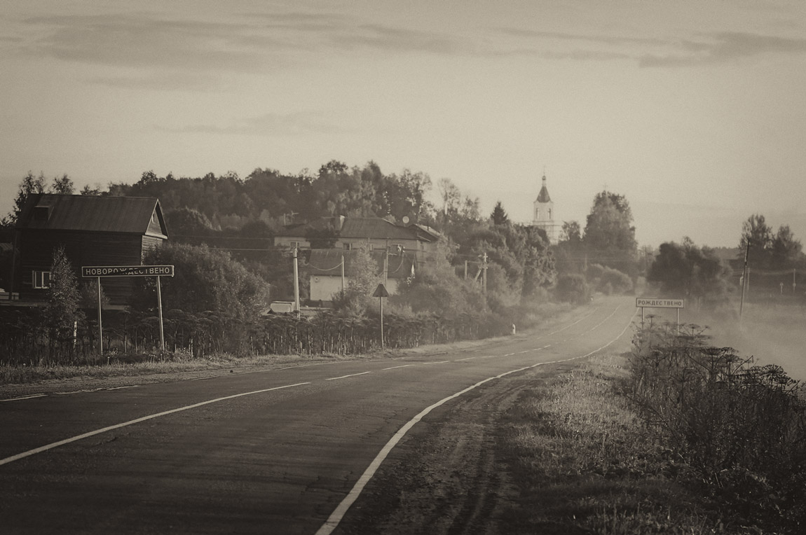 photo "***" tags: landscape, black&white, autumn, fog, morning, деревня