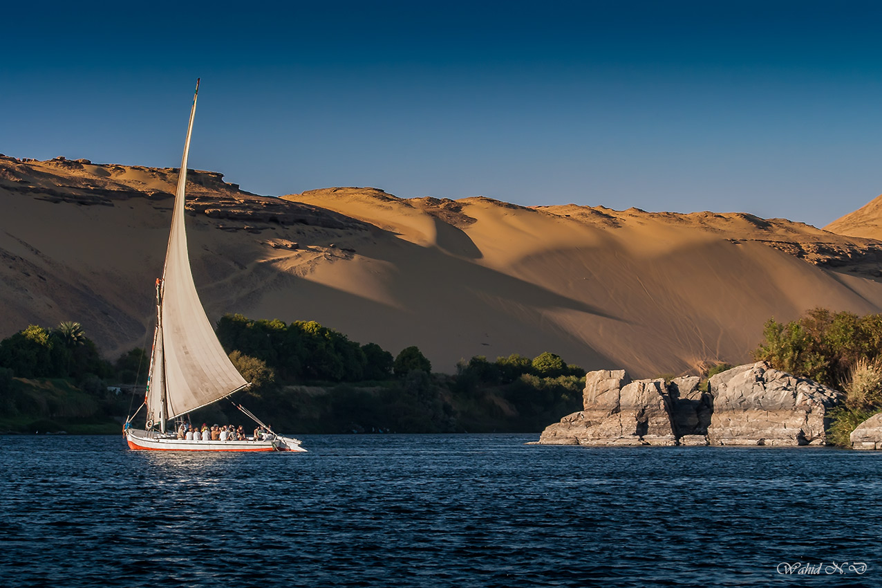 photo "Sailing on the Nile" tags: landscape, travel, nature, Africa, Sand, boat, desert, water