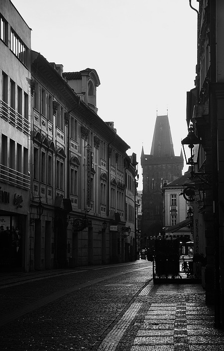 photo "Утренняя улица" tags: black&white, architecture, Prag, Prague, Praha