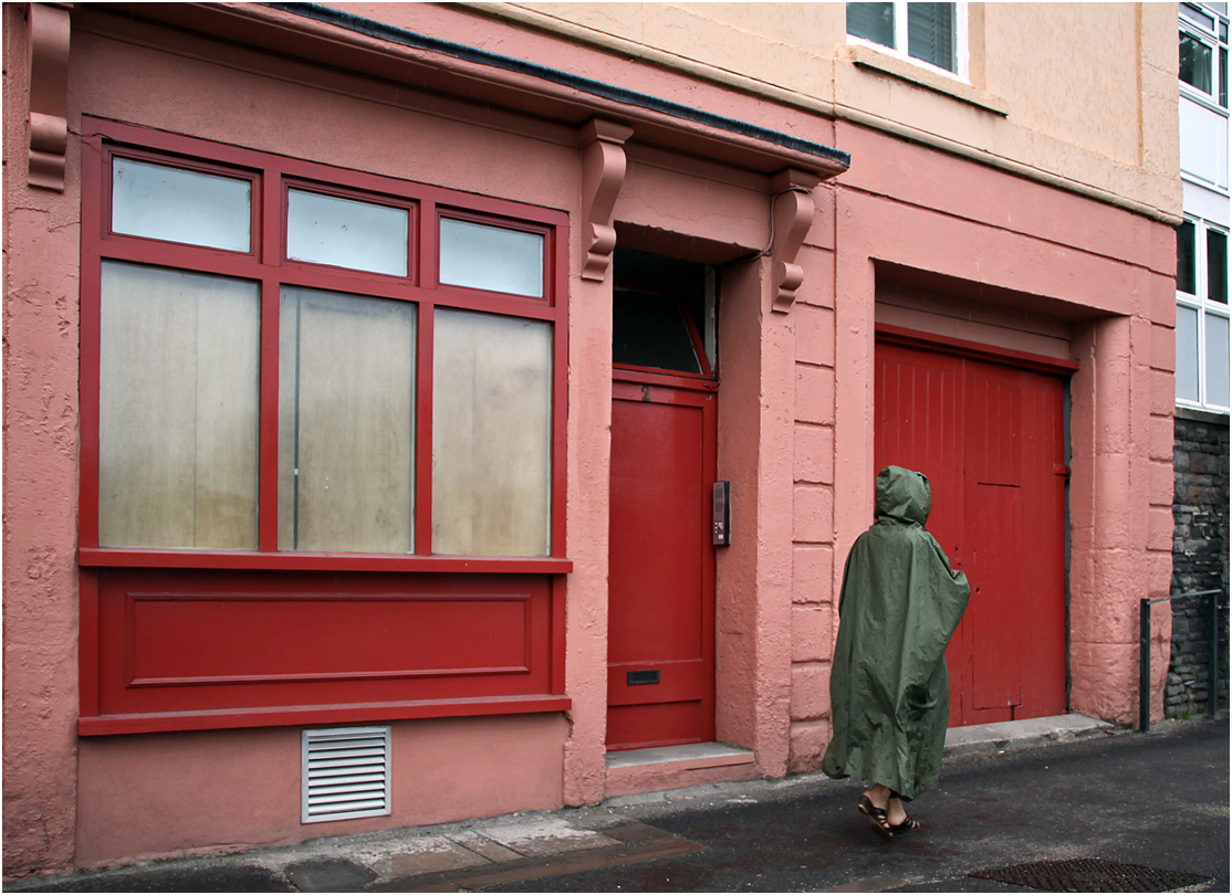 photo "Mysterious stranger" tags: street, 