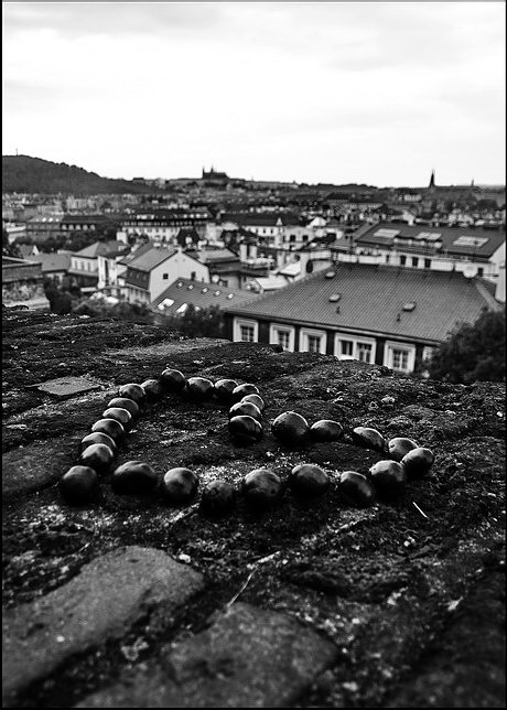 photo "Прага и сердце" tags: black&white, city, Prag, Prague, Praha