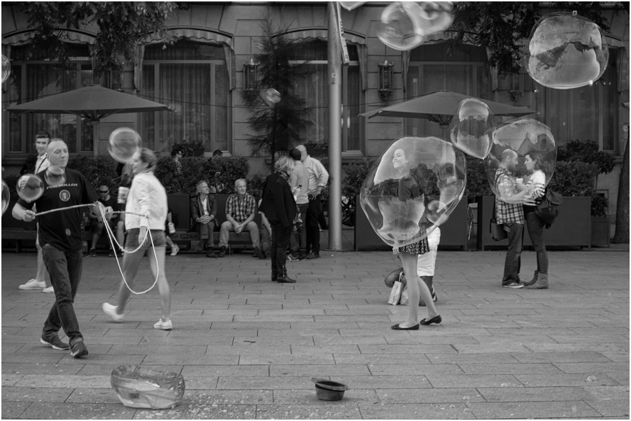 фото "мыльно-пузырное" метки: черно-белые, город, жанр, 