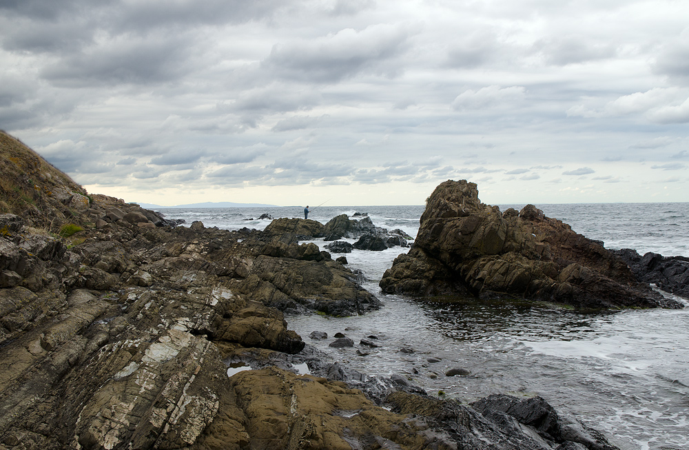 photo "***" tags: travel, landscape, rocks, sea, рыбак