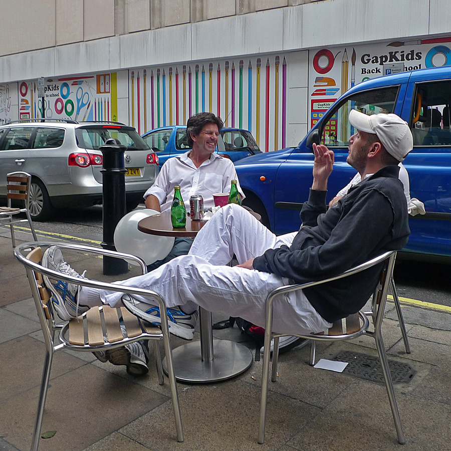 photo "Enjoying  "Perrier"" tags: street, humor, Лондон