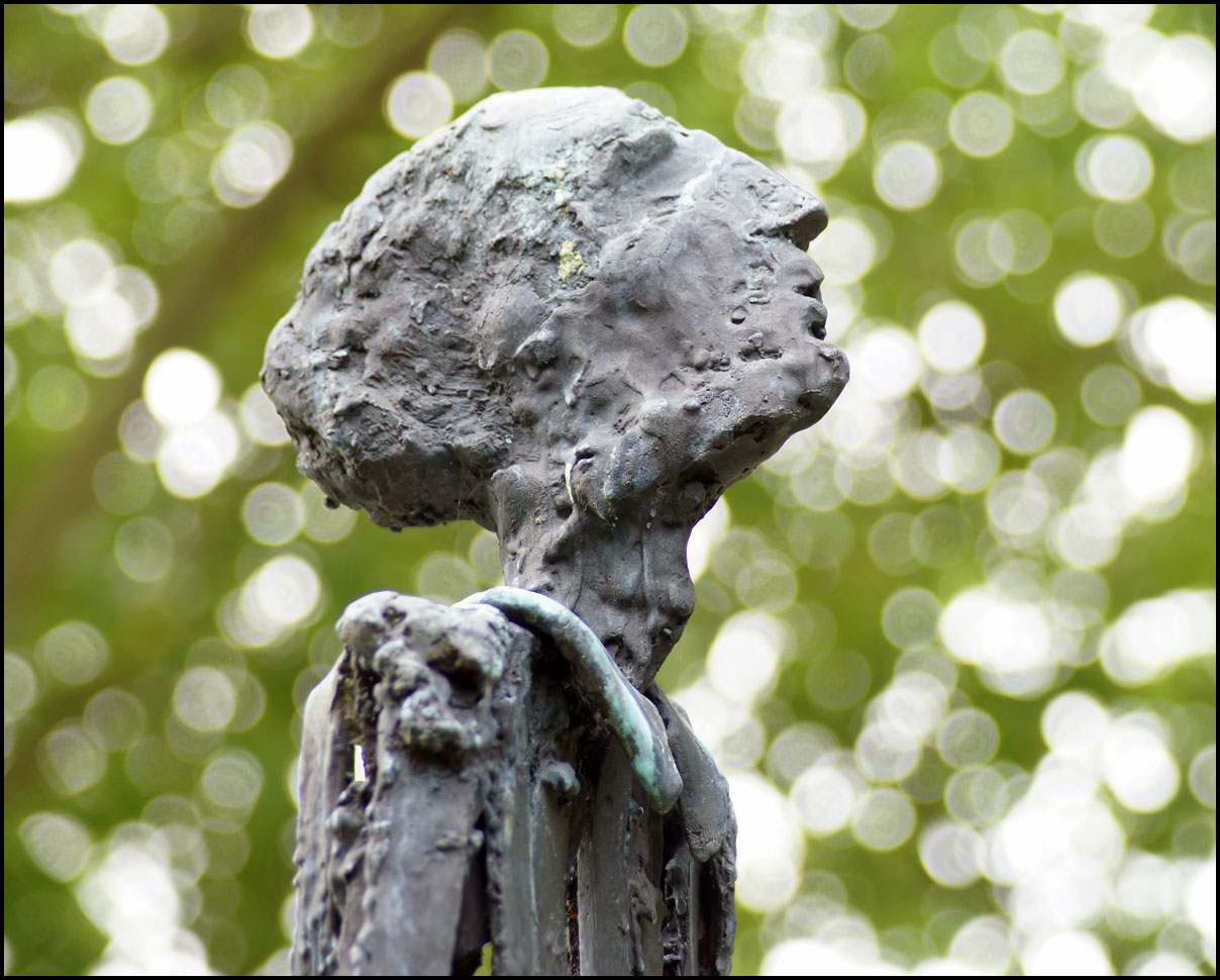 фото "Фрагмент памятника жертвам Бухенвальда на кладбище Перe Лаше..." метки: жанр, макро и крупный план, 