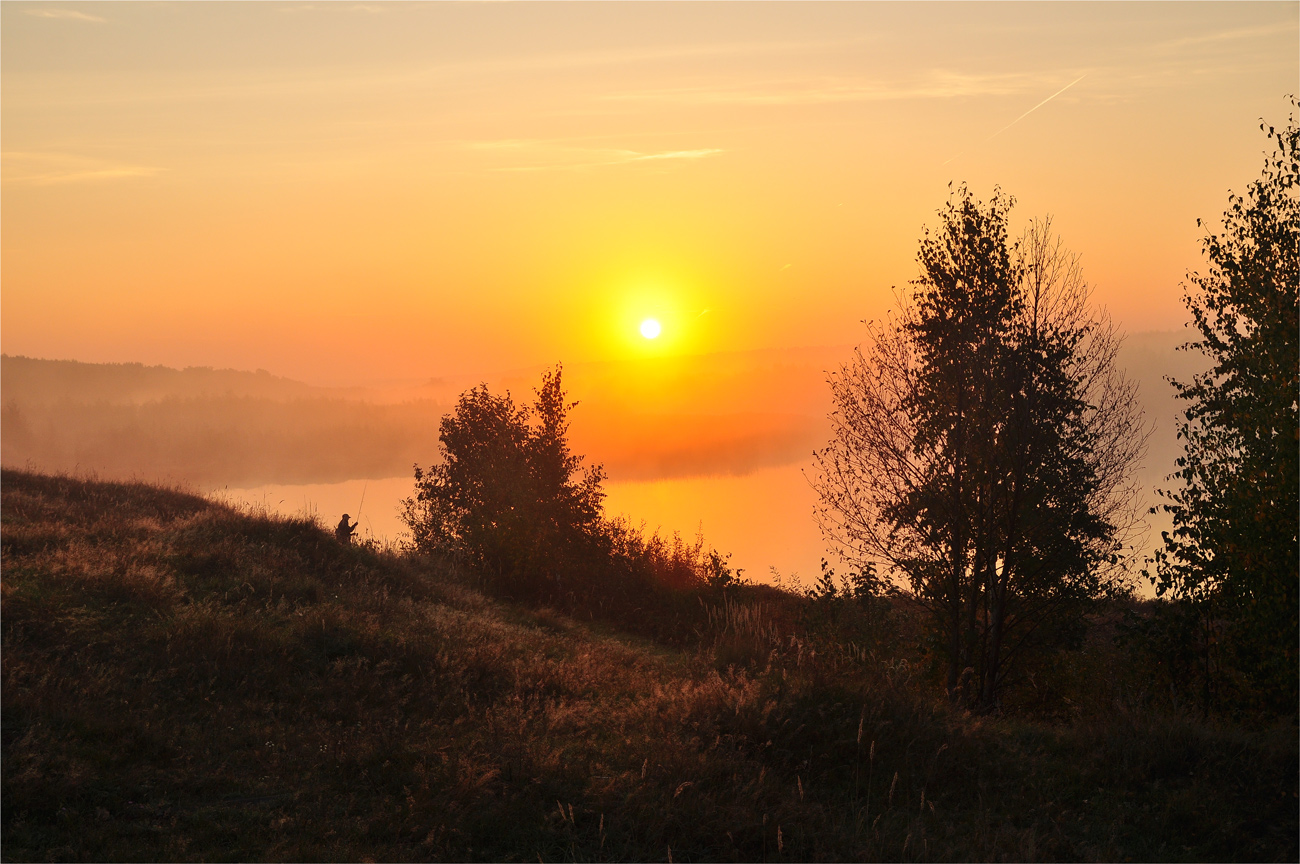photo "***" tags: landscape, fog, morning, river, sun, рыбак