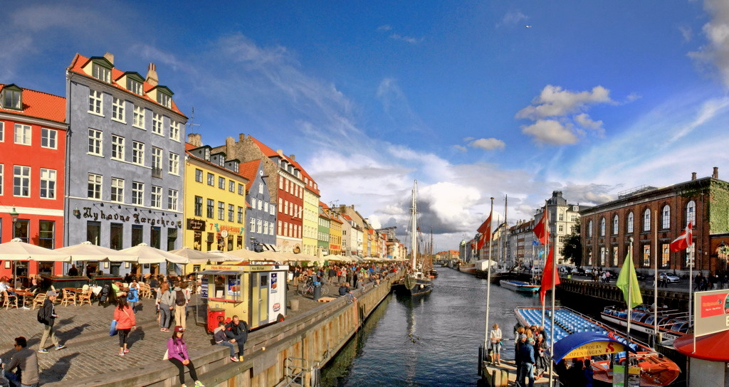 photo "***" tags: landscape, architecture, travel, Europe, clouds, river, water, дома
