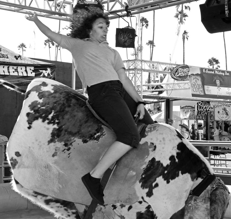 photo "Urban Cowgirl" tags: genre, black&white, 