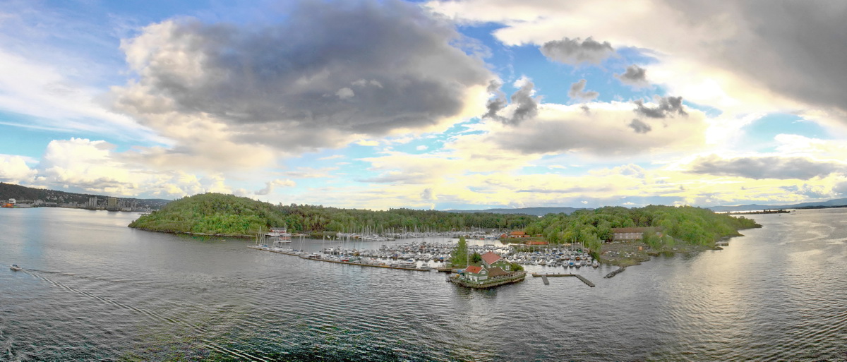 photo "***" tags: landscape, nature, travel, Europe, clouds, river, village, water, дома