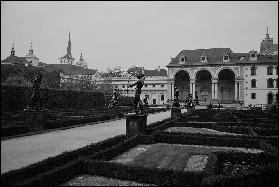 photo "Вальдштейнский сад" tags: black&white, architecture, Prag, Prague, Praha