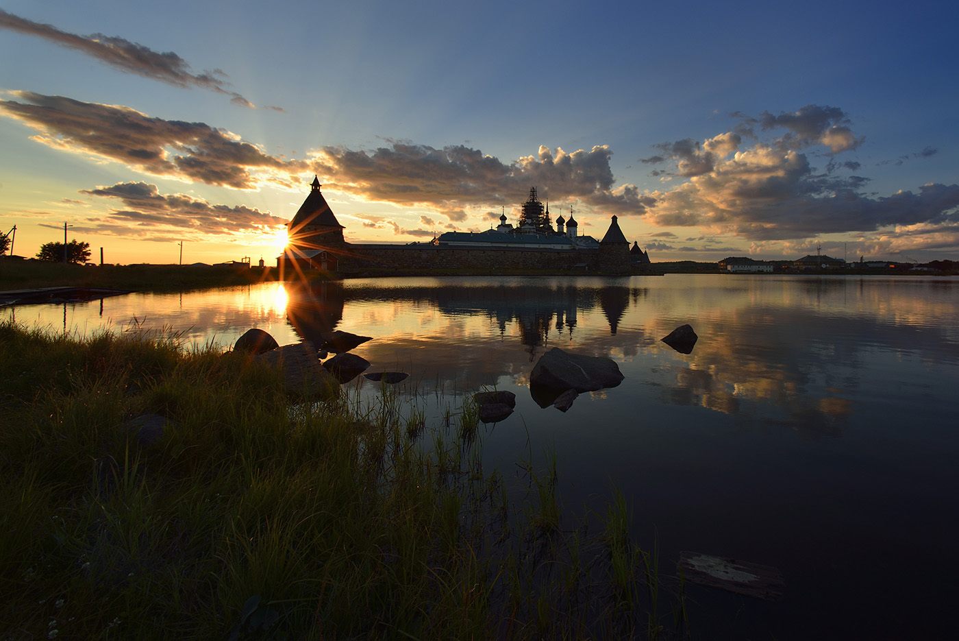 photo "***" tags: architecture, landscape, travel, White Sea, evening, island, lake, summer, sunset, Соловки, монастырь, путешествие