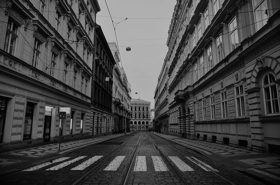 photo "Улица и дома" tags: black&white, city, Prag, Prague, Praha